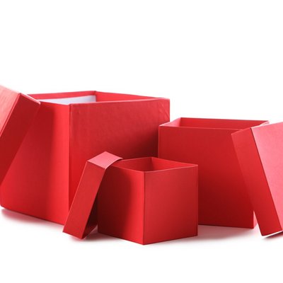 Red cardboard boxes as sales packaging for fragrance sets