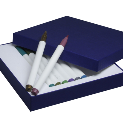 Boîte en carton comme emballage pour stylos pinceaux