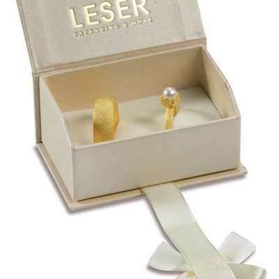 White wedding ring case with ribbon