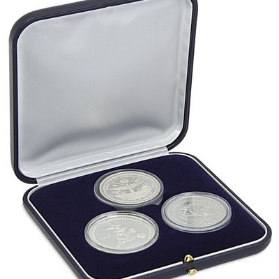 Coin case with blue velvet inlay for storing 3 coins