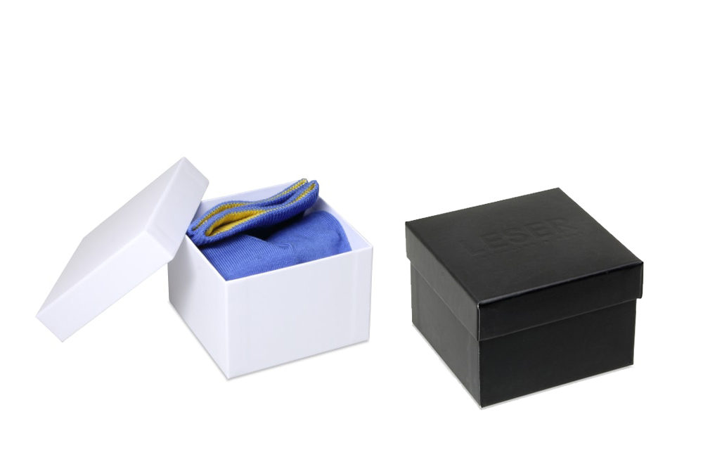 Descubra nuestras cajas de cartón de la serie 0130 89 en blanco y negro con incrustaciones de espuma