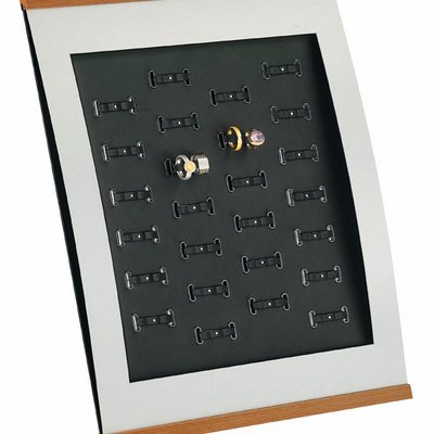 modernes Tablett für Hochzeitsringe und Trauringe in schwarz und weiss mit Holzrand