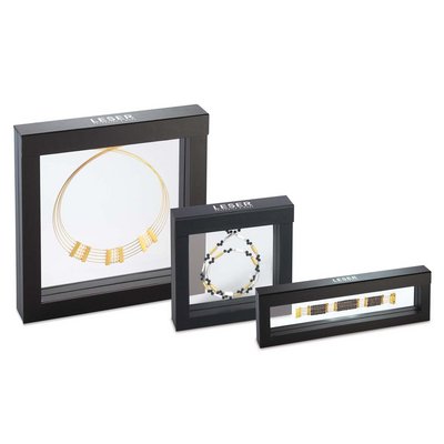 The floating frame as an original jewellery packaging