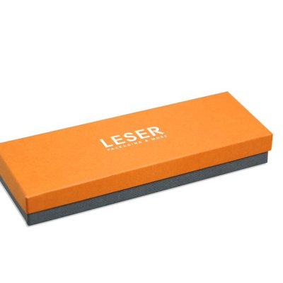 Este amplio embalaje de instrumentos de escritura en naranja brillante es adecuado para el embalaje de dos bolígrafos