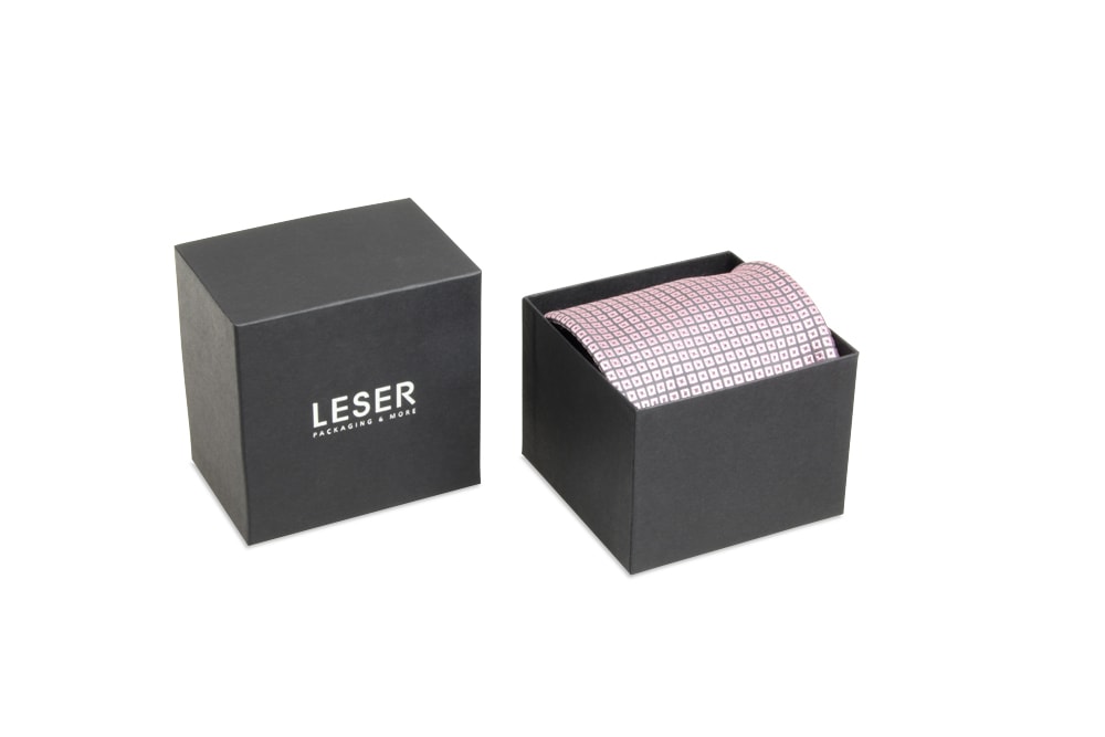 Our tie box series 0130 06 in the colour black has a high lid and foam as insert.