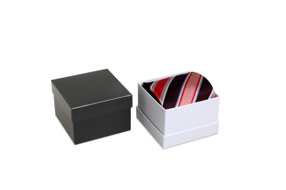 Our tie boxes of the 0130 89 series in black or white are available with foam inlay.
