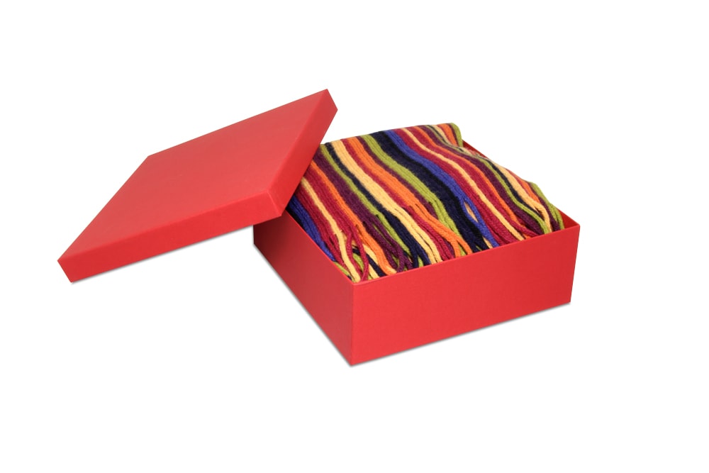 Individuelle Farbgestaltung von Kartonverpackungen fuer Schals